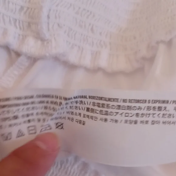 Hollister White Blouse with Pink Floral Embroidery - Picture 9 of 10